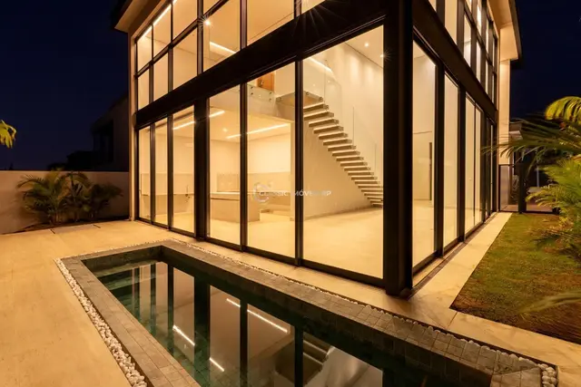 Alto Padrão no Alphaville 1 – Casa com Piscina, 3 Suítes